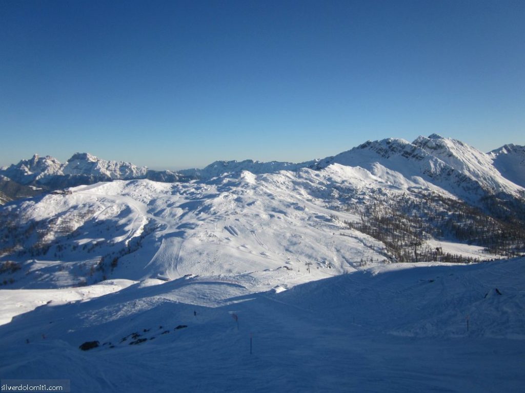 panoramica delle piste facili in alpe tognola